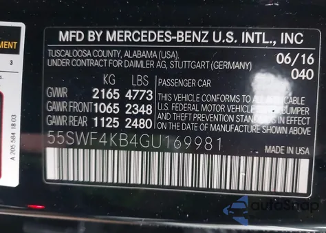 2016 Mercedes-Benz C 300 4Matic z USA, uszkodzony, nr VIN 55SWF4KB4GU169981